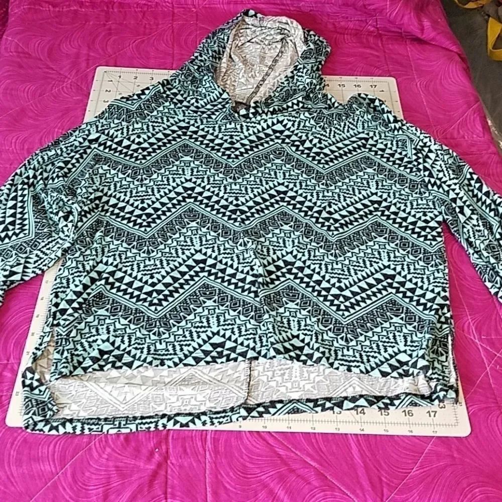 ✔ 5 for $25 Rue21 hoodie shirt